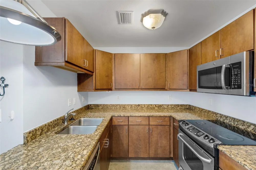 125 KENTUCKY AVENUE #303 Lakeland, FL 33801