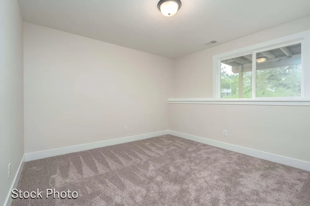 327 Round Hill Road Kalamazoo, MI 49009