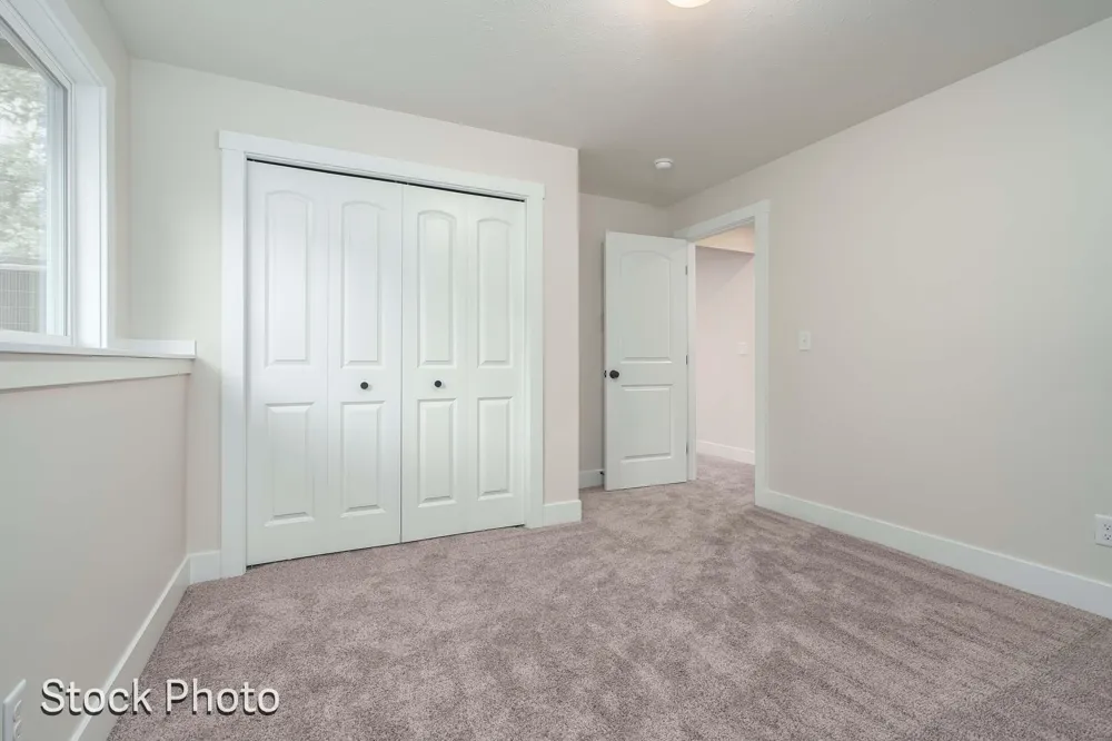 327 Round Hill Road Kalamazoo, MI 49009