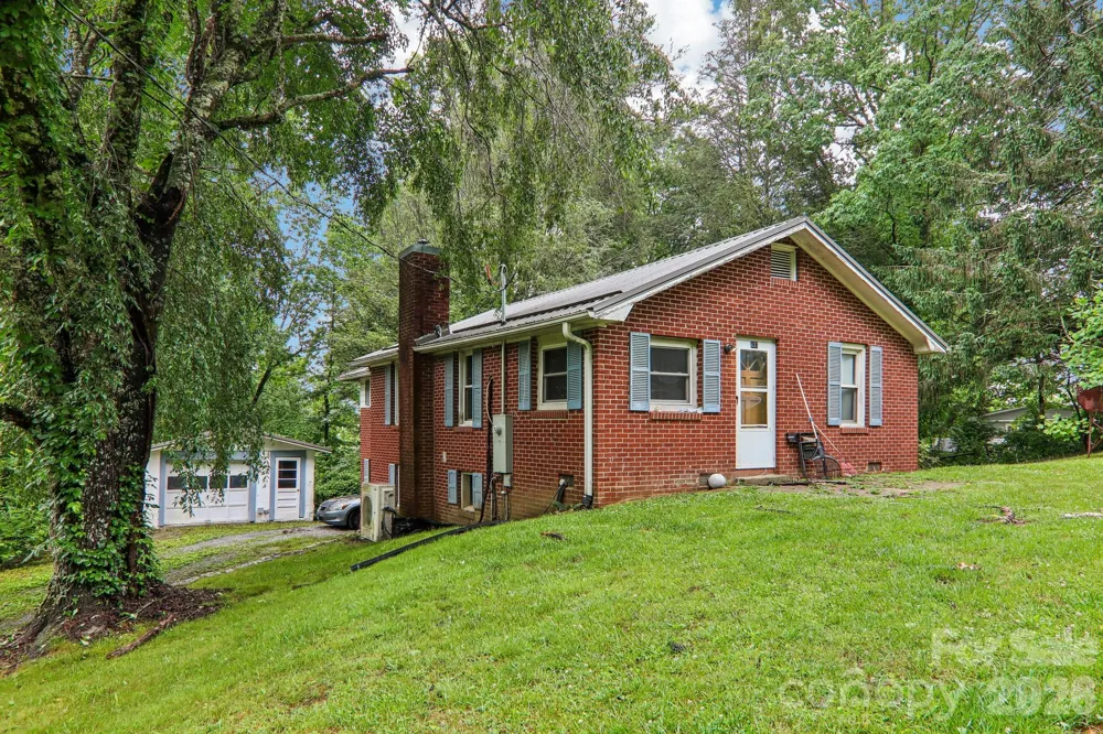 677 Mount Olivet Road Zirconia, NC 28790