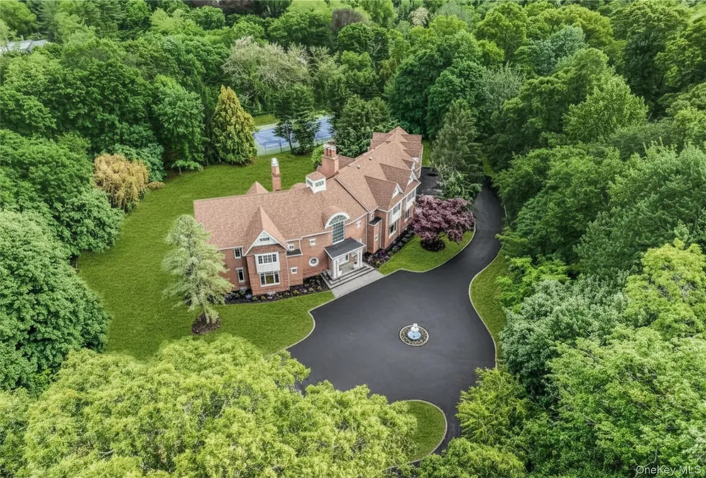 12 Saddle Ridge Road Old Westbury, NY 11568