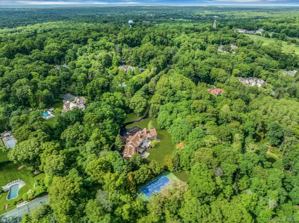 12 Saddle Ridge Road Old Westbury, NY 11568