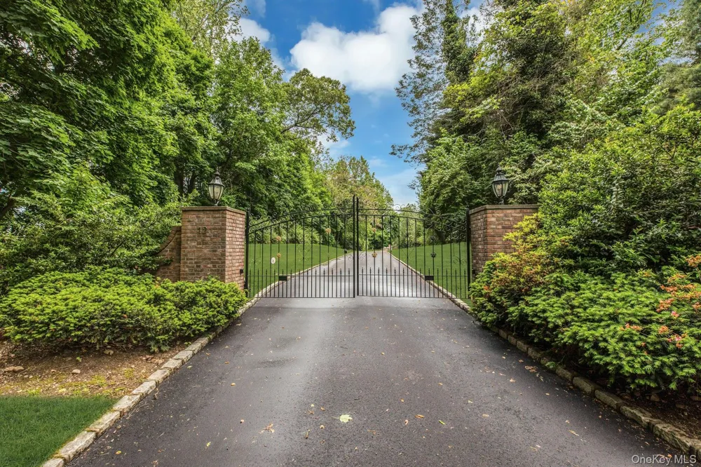 12 Saddle Ridge Road Old Westbury, NY 11568