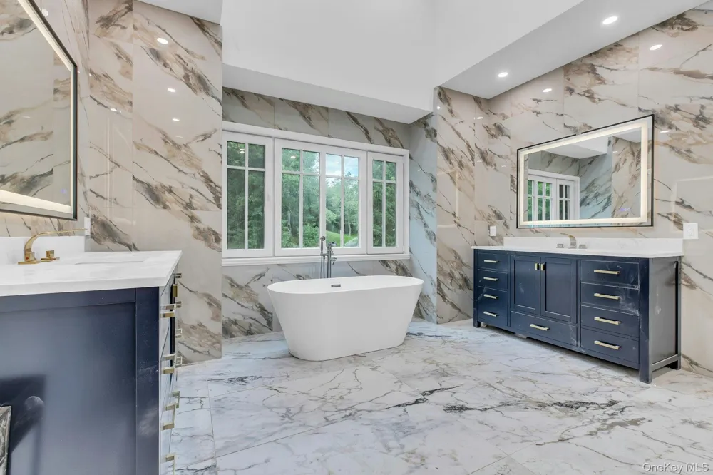 12 Saddle Ridge Road Old Westbury, NY 11568