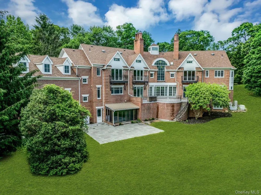 12 Saddle Ridge Road Old Westbury, NY 11568