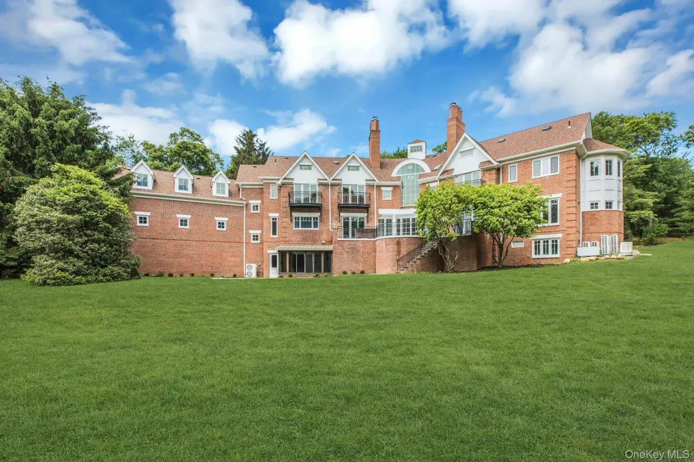 12 Saddle Ridge Road Old Westbury, NY 11568