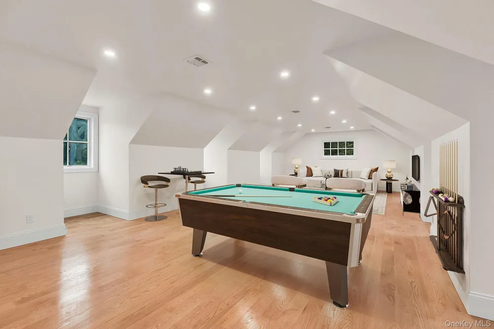 12 Saddle Ridge Road Old Westbury, NY 11568