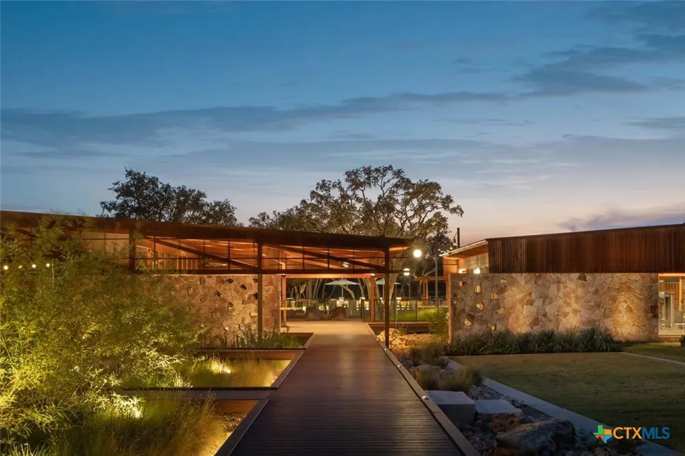 545 High Summit Drive Georgetown, TX 78628