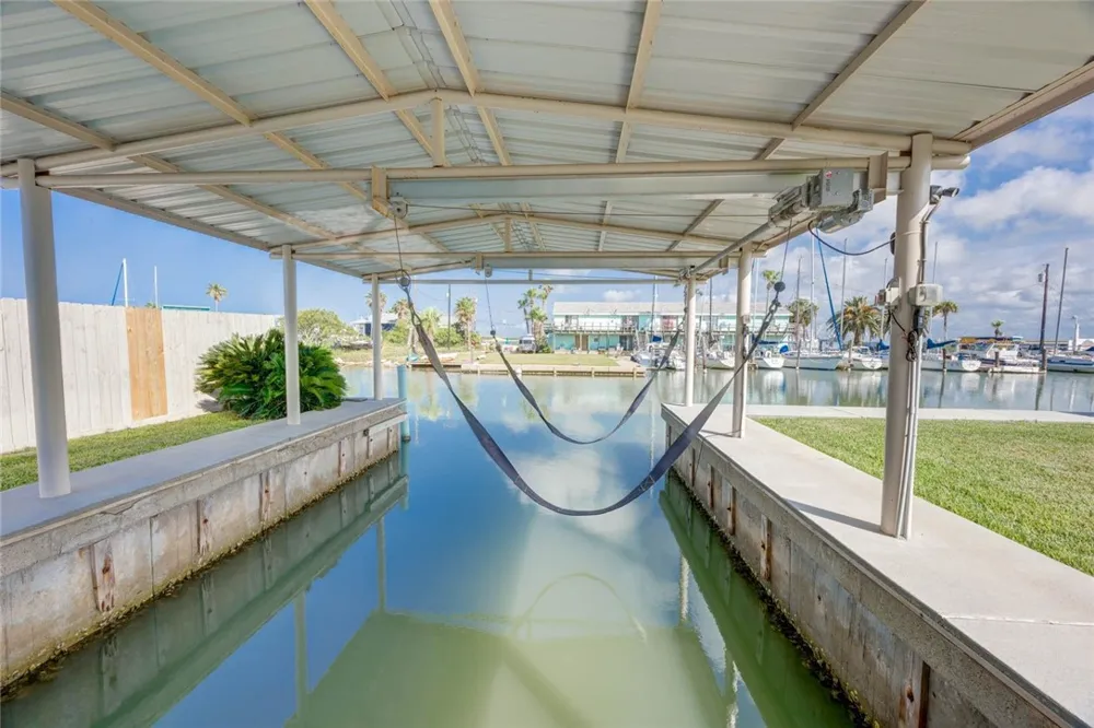521 Woodhaven Ingleside, TX 78362