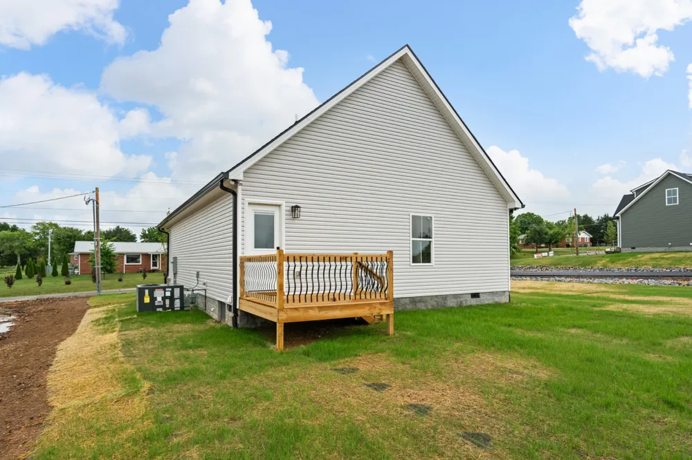 929 Wilkie St N Mc Ewen, TN 37101