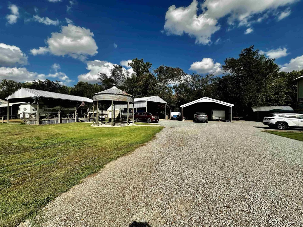 3060 CATFISH LN Crump, TN 38327