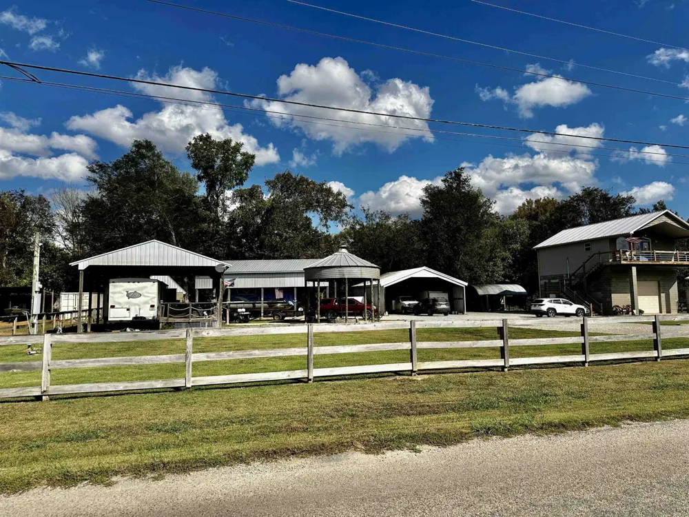 3060 CATFISH LN Crump, TN 38327