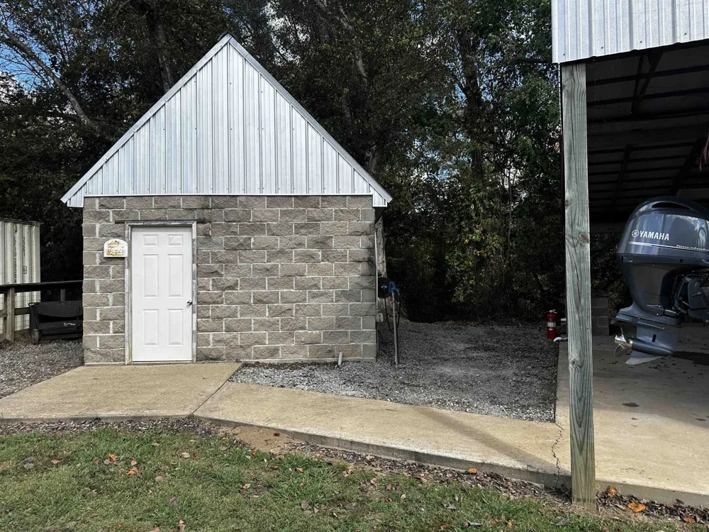 3060 CATFISH LN Crump, TN 38327
