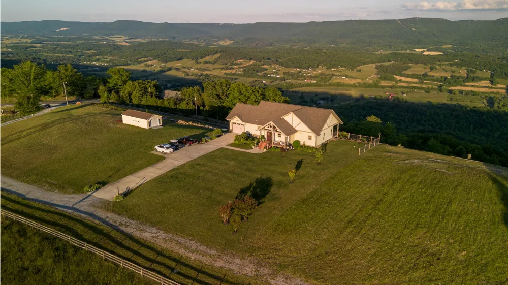 13242 Brockdell Road Pikeville, TN 37367