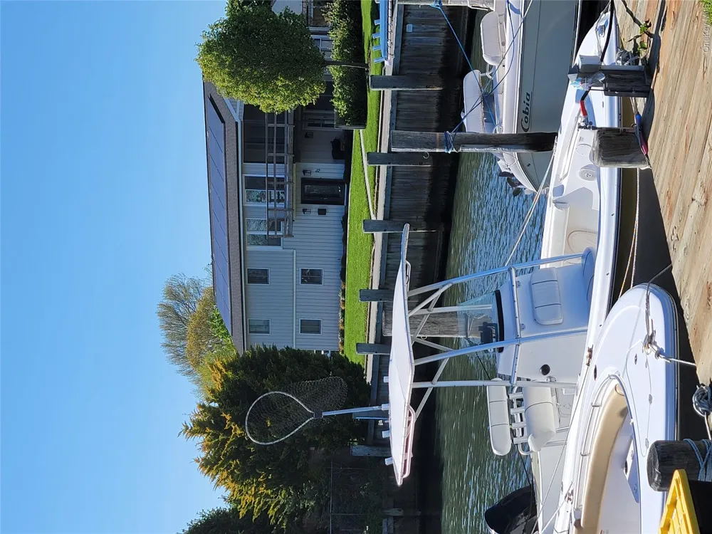 23 Dalny Place Sayville, NY 11782