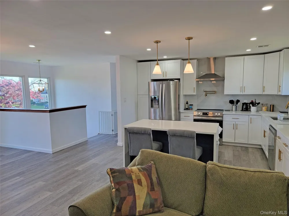 23 Dalny Place Sayville, NY 11782
