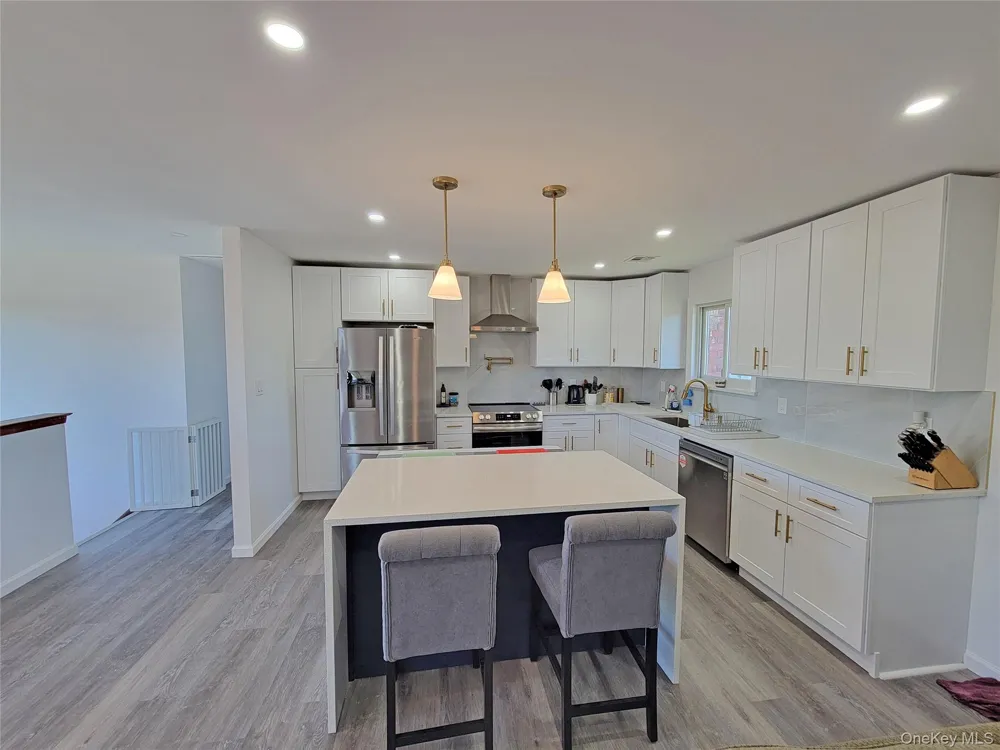 23 Dalny Place Sayville, NY 11782