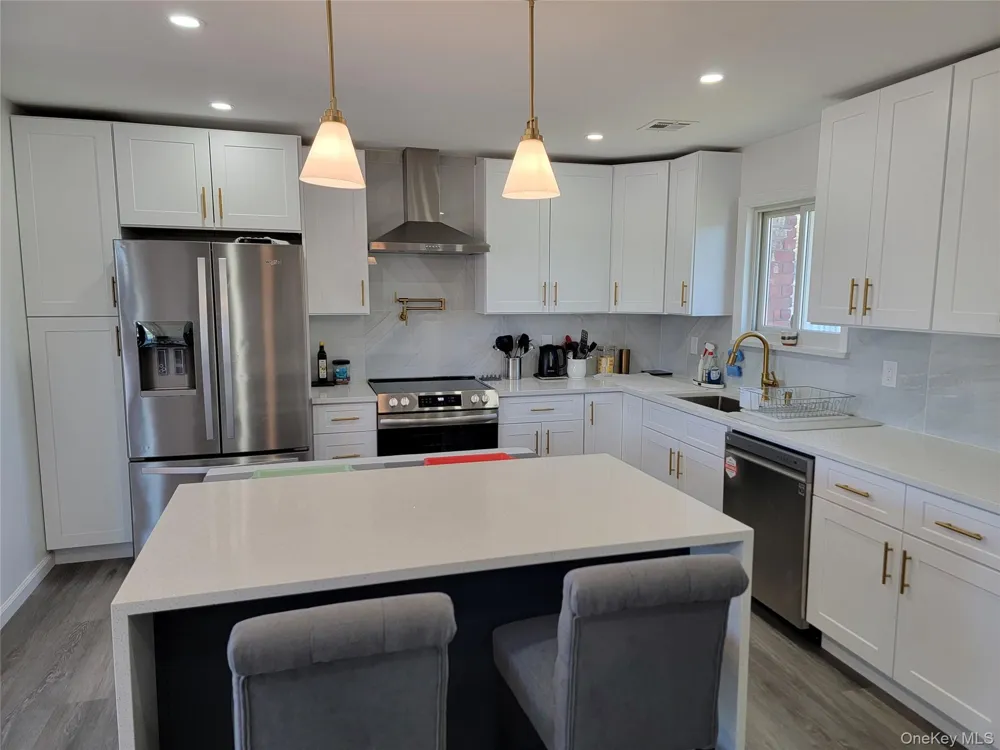 23 Dalny Place Sayville, NY 11782