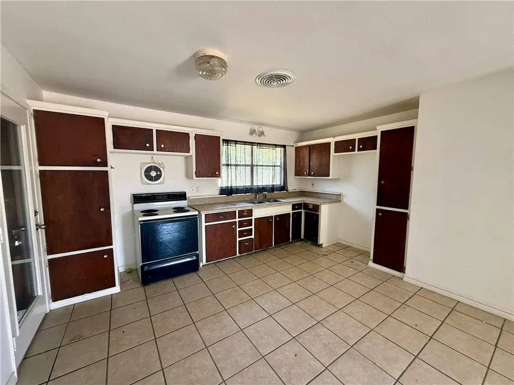 1610 E Fordyce Avenue Kingsville, TX 78363