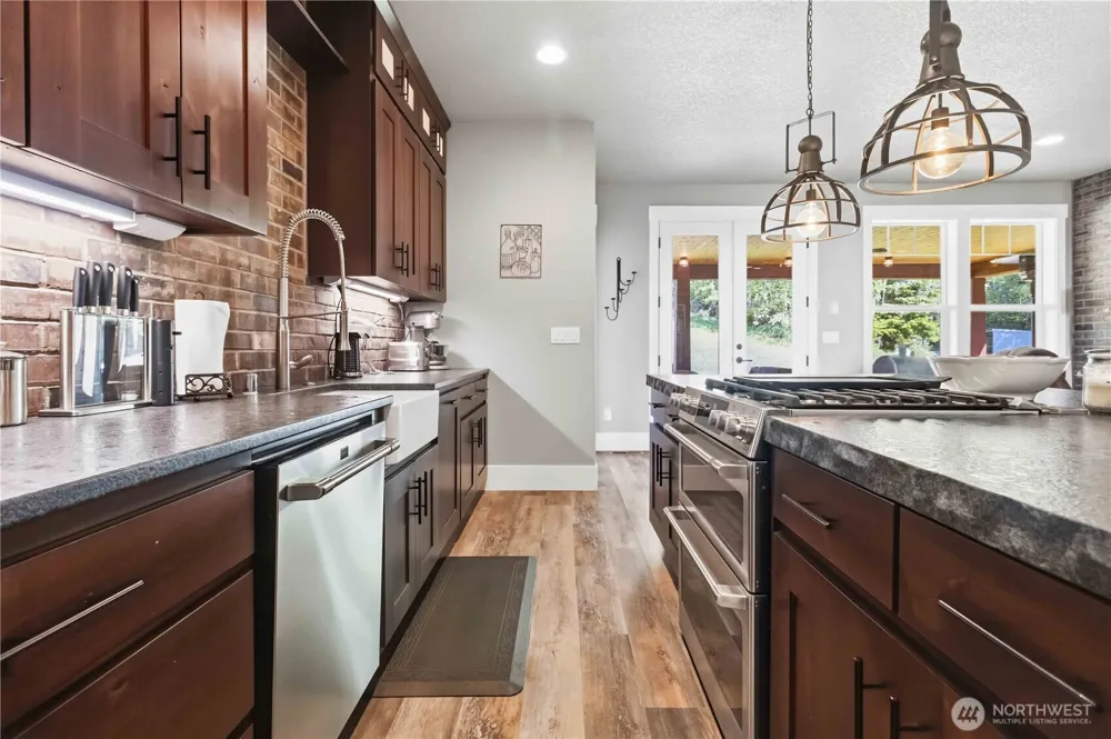 30 Forest Heights Cathlamet, WA 98612
