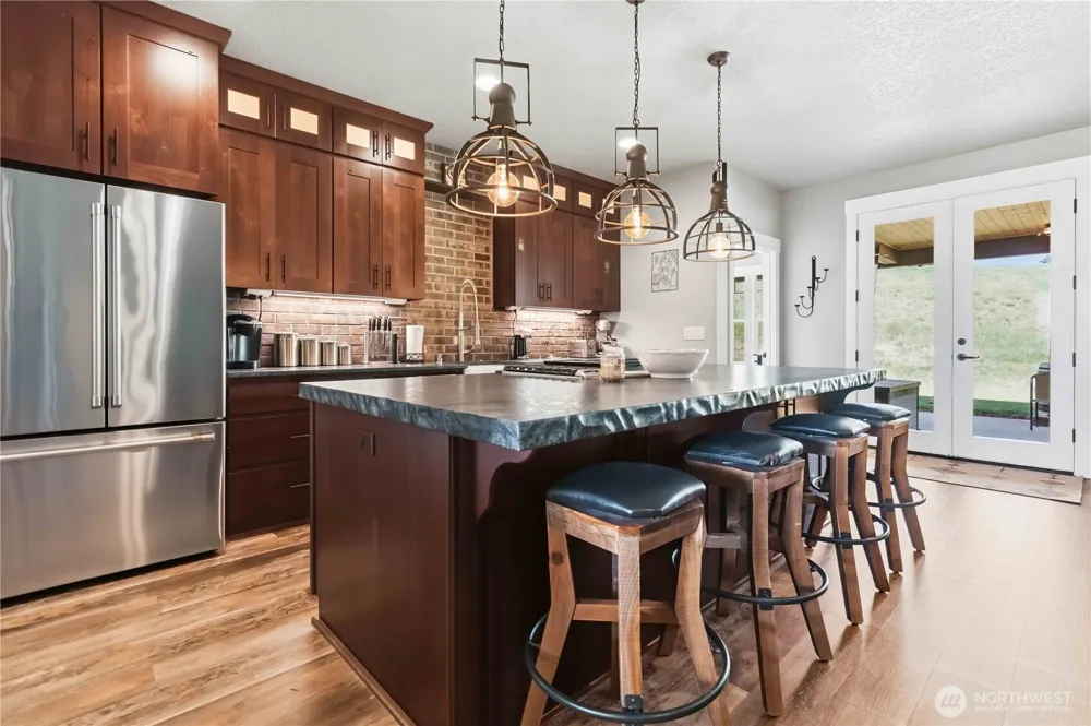 30 Forest Heights Cathlamet, WA 98612