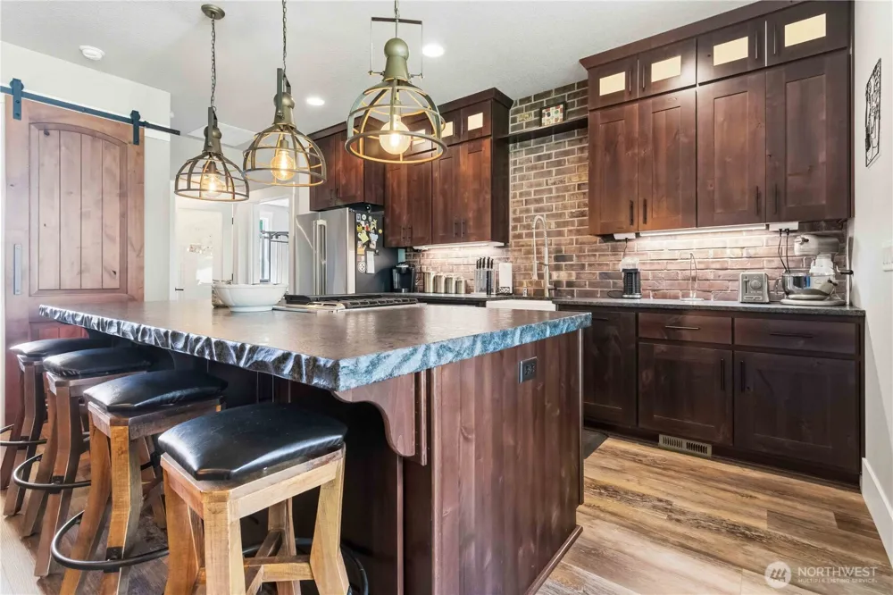 30 Forest Heights Cathlamet, WA 98612