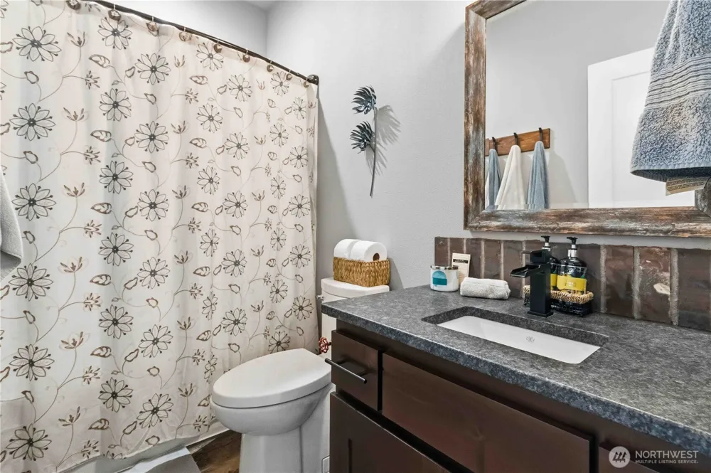 30 Forest Heights Cathlamet, WA 98612