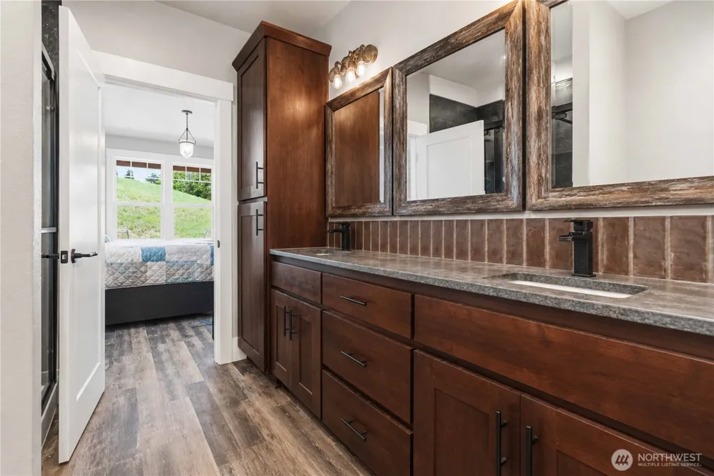 30 Forest Heights Cathlamet, WA 98612
