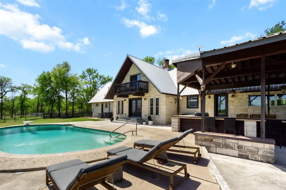 4530 Fm 86 Luling, TX 78648