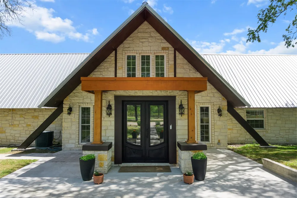 4530 Fm 86 Luling, TX 78648