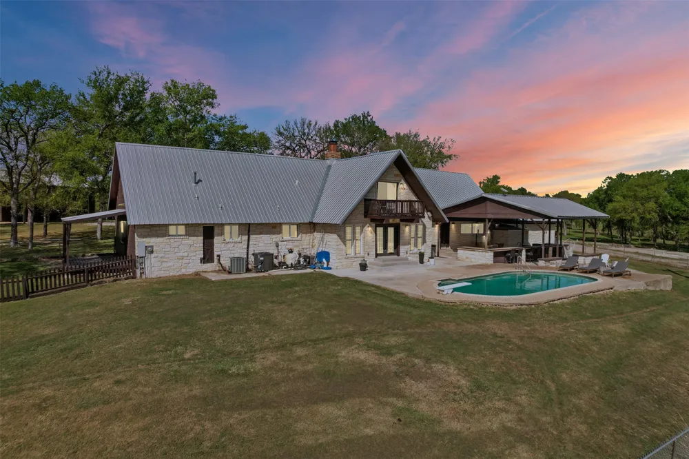 4530 Fm 86 Luling, TX 78648