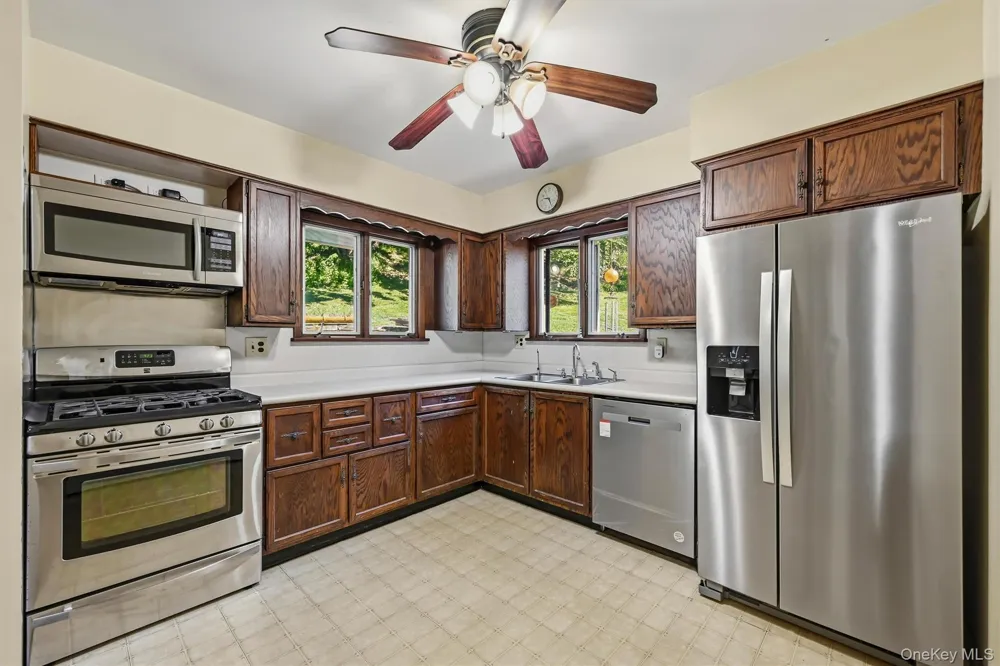 27 Free Hill Road Tomkins Cove, NY 10986