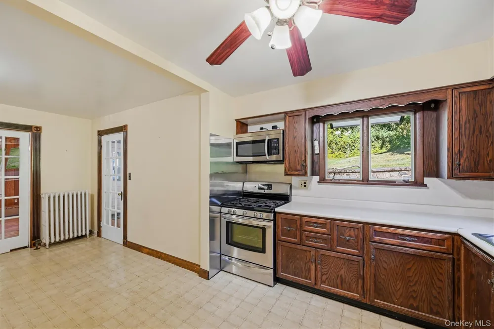 27 Free Hill Road Tomkins Cove, NY 10986