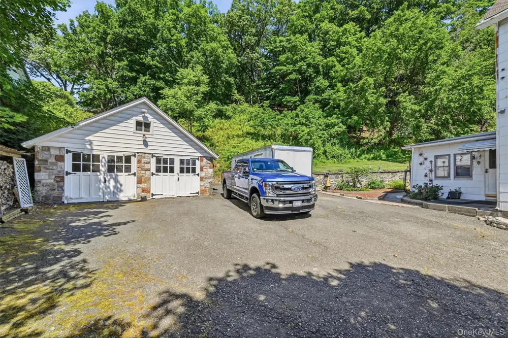 27 Free Hill Road Tomkins Cove, NY 10986