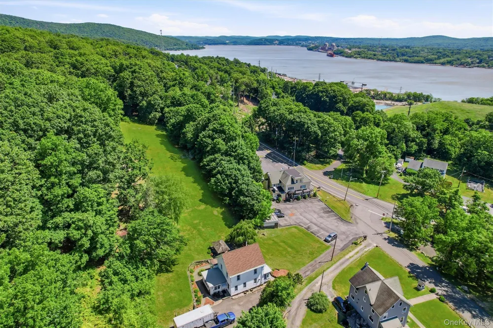 27 Free Hill Road Tomkins Cove, NY 10986