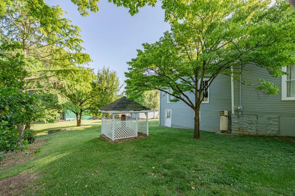 1586 Main St Lynnville, TN 38472