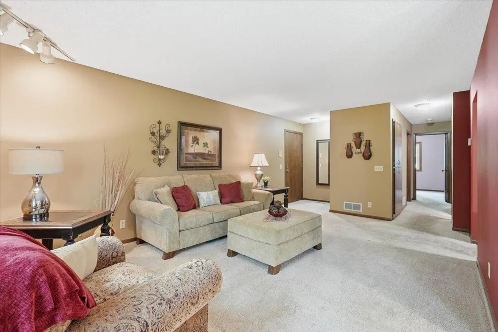 4342 Buckingham Court #1605 Vadnais Heights, MN 55127