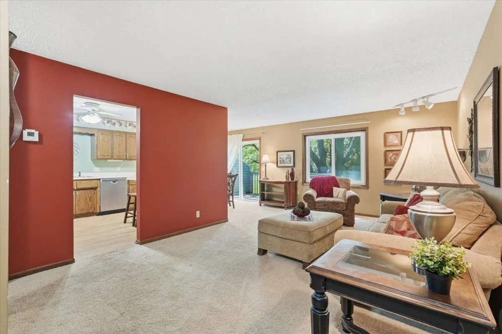 4342 Buckingham Court #1605 Vadnais Heights, MN 55127