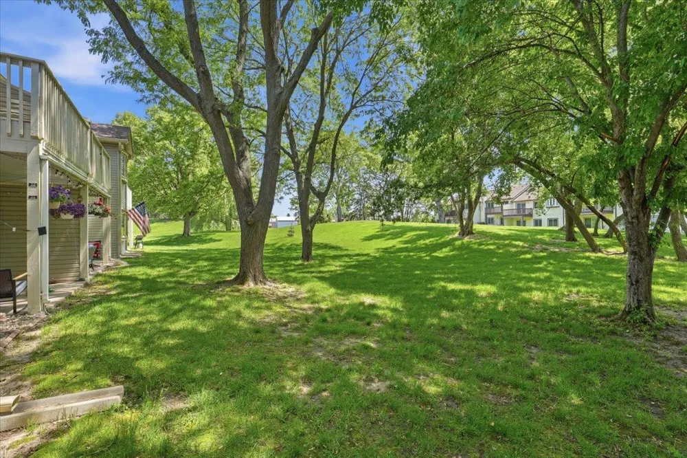 4342 Buckingham Court #1605 Vadnais Heights, MN 55127