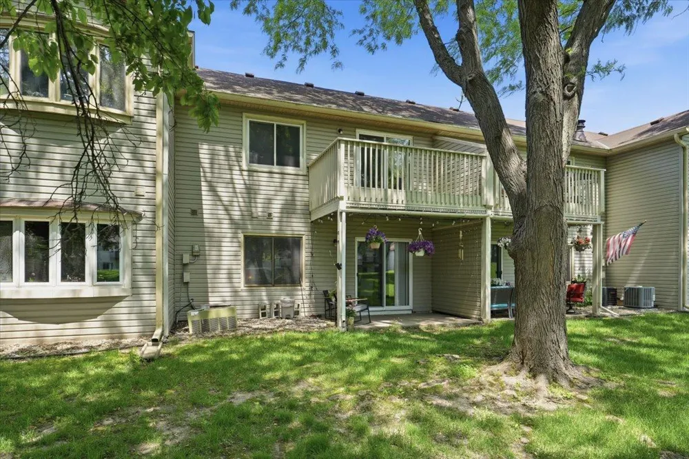 4342 Buckingham Court #1605 Vadnais Heights, MN 55127