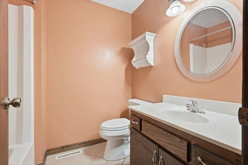 4342 Buckingham Court #1605 Vadnais Heights, MN 55127