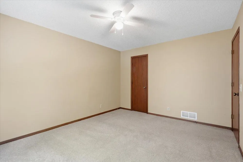 4342 Buckingham Court #1605 Vadnais Heights, MN 55127