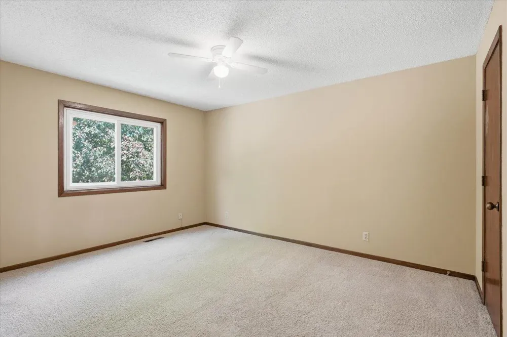 4342 Buckingham Court #1605 Vadnais Heights, MN 55127