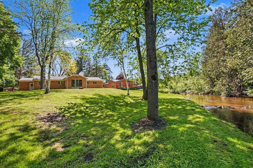 2071 E Ludington Avenue Grant Township, MI 48617