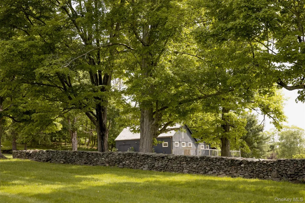 809 QUAKER HILL ROAD Pawling, NY 12564