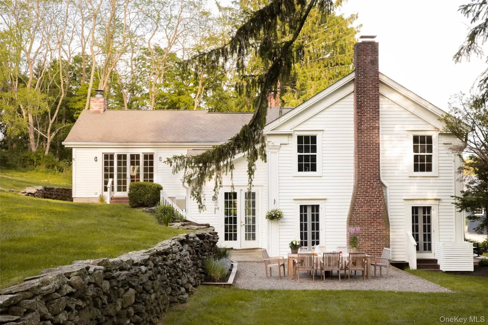 809 QUAKER HILL ROAD Pawling, NY 12564
