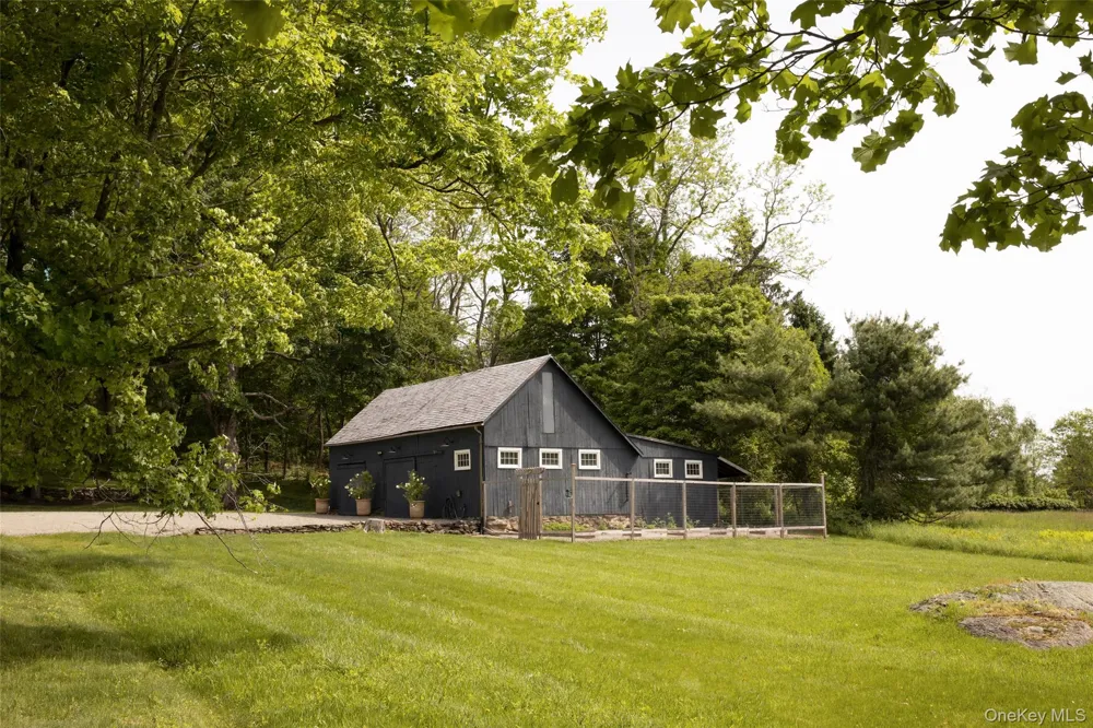 809 QUAKER HILL ROAD Pawling, NY 12564