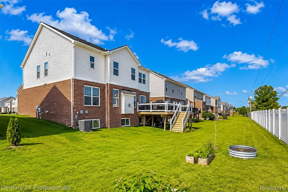 8580 Pioneer Street Washington Township, MI 48094