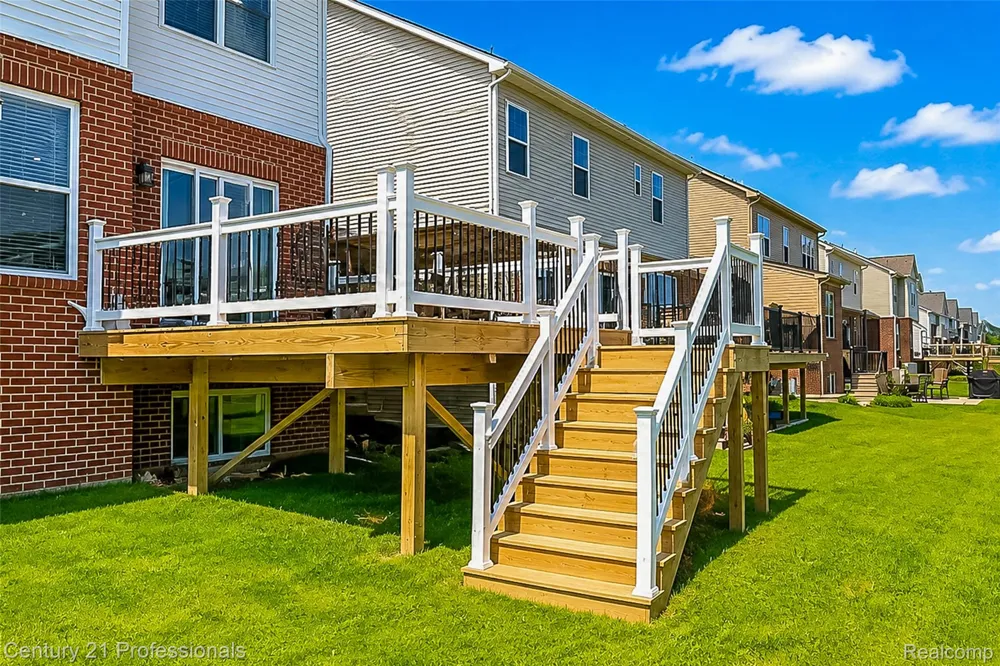 8580 Pioneer Street Washington Township, MI 48094