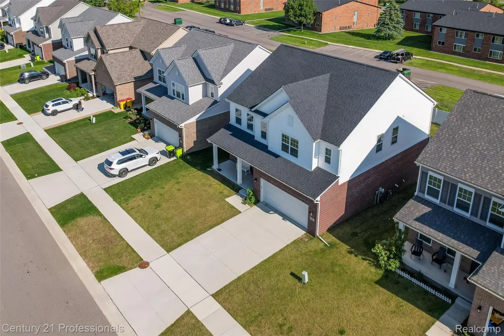 8580 Pioneer Street Washington Township, MI 48094